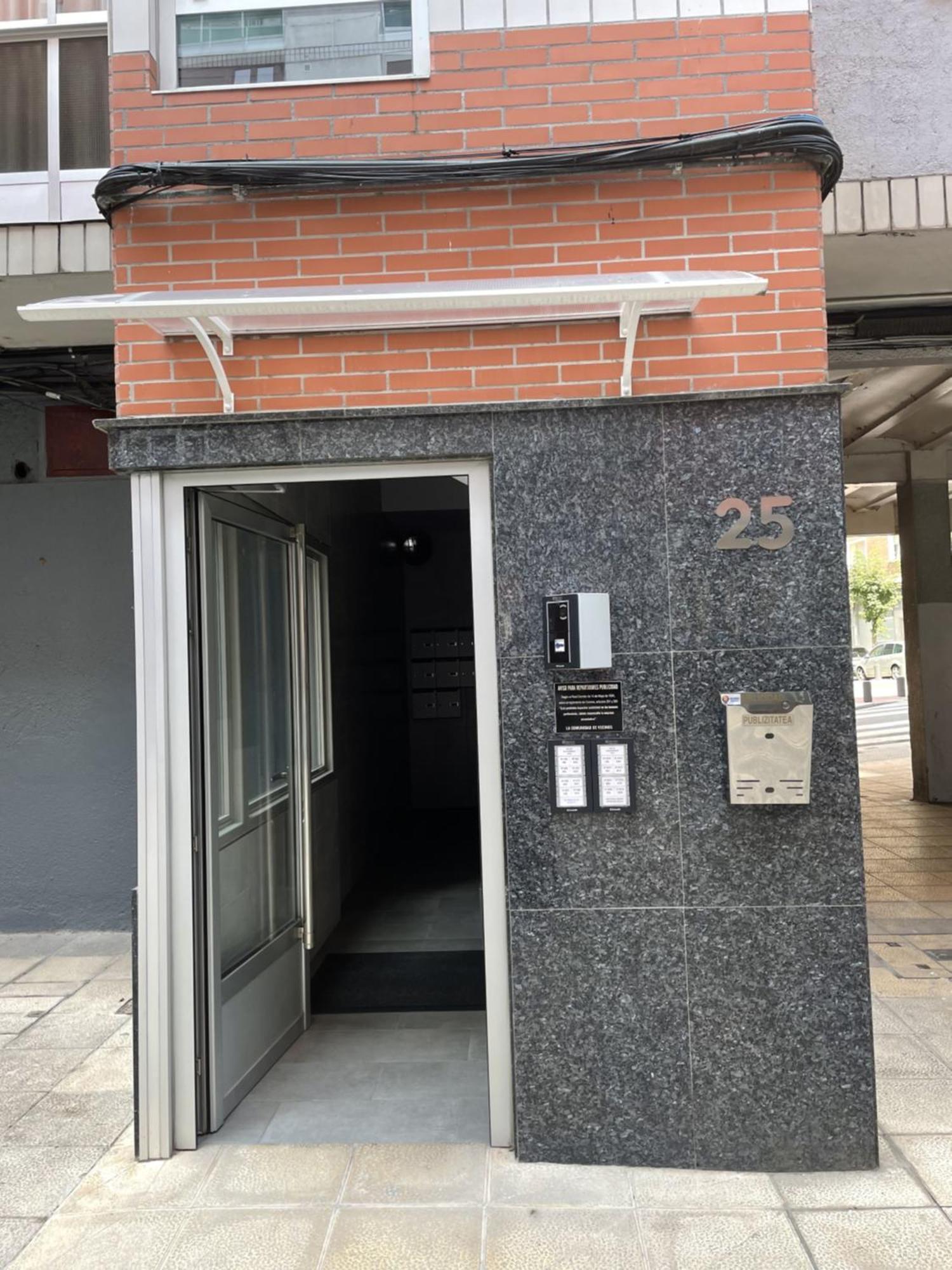 Moderno Apartamento Cerca Del Metro Билбао Екстериор снимка